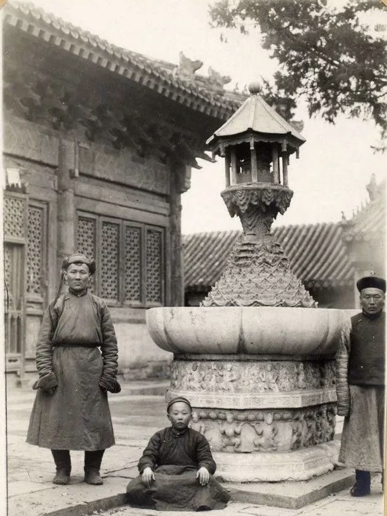Stele Pavilion of "On Lamaism" and the Bronze Mount Sumeru