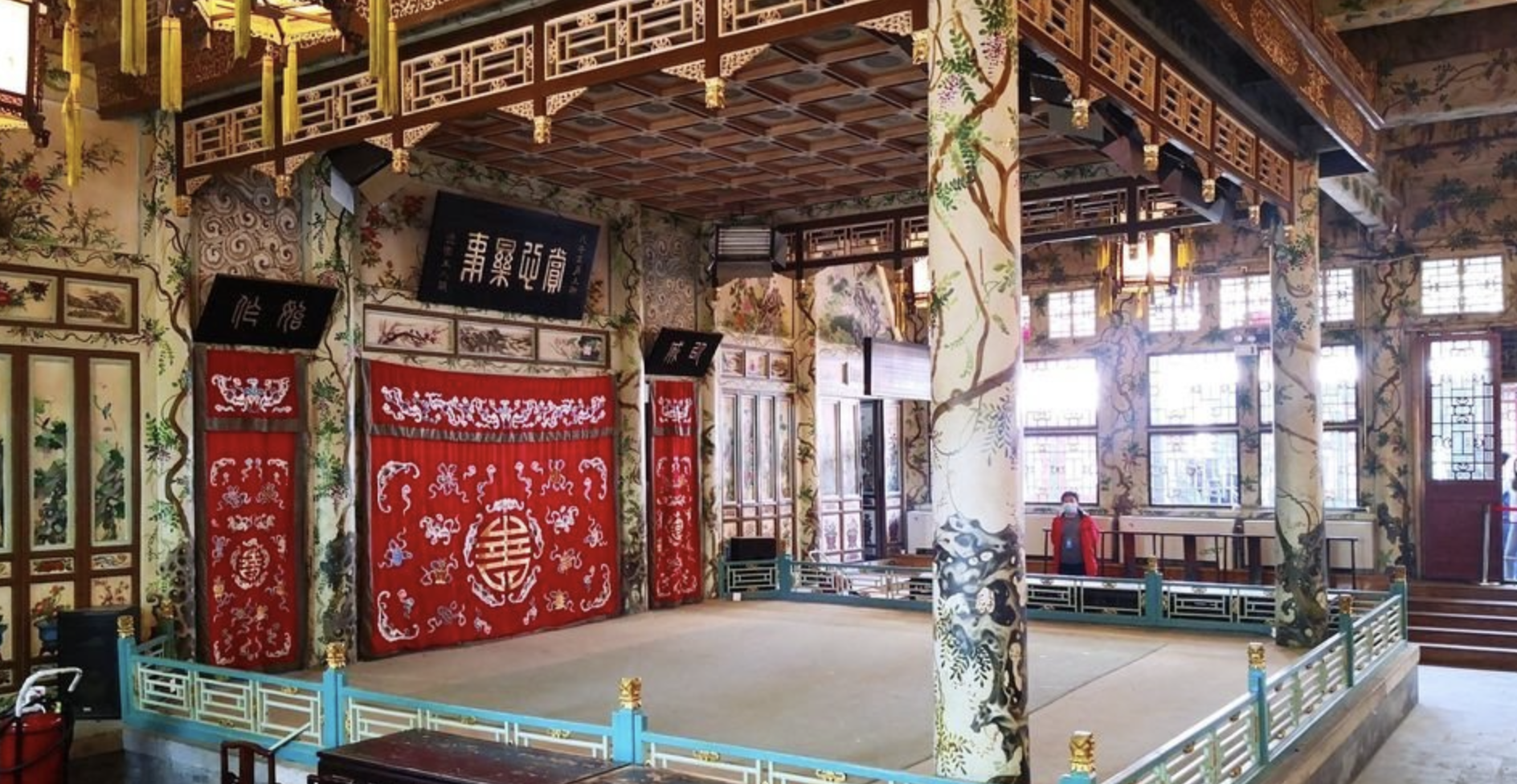 Yishen Chamber and Bat Hall