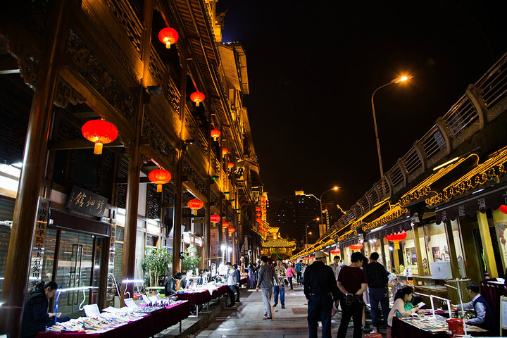 2F: Zhi-Yan River Dynamic Bar Street