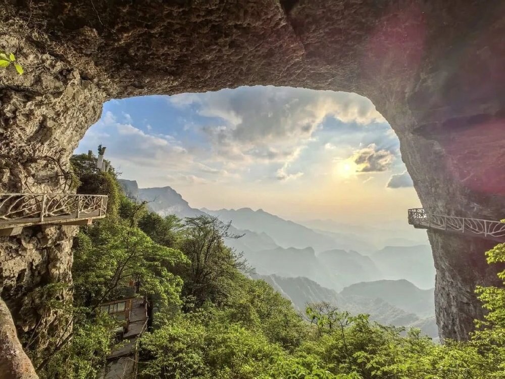 Swallow Cave and Lingguan Cave