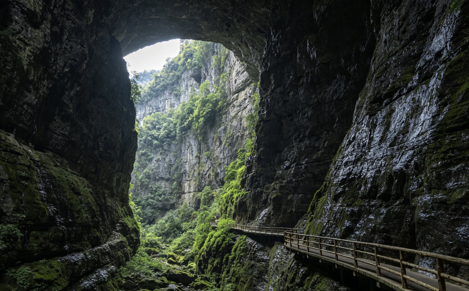 Heilong Bridge (Black Dragon Bridge)