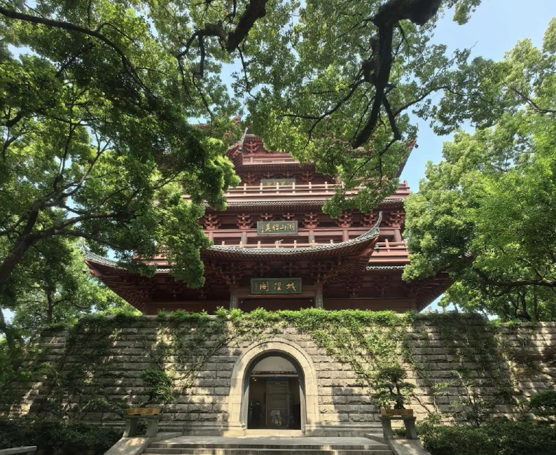 Wushan Square and Chenghuang Pavilion (Wushan Guangchang yu Chenghuang Ge)