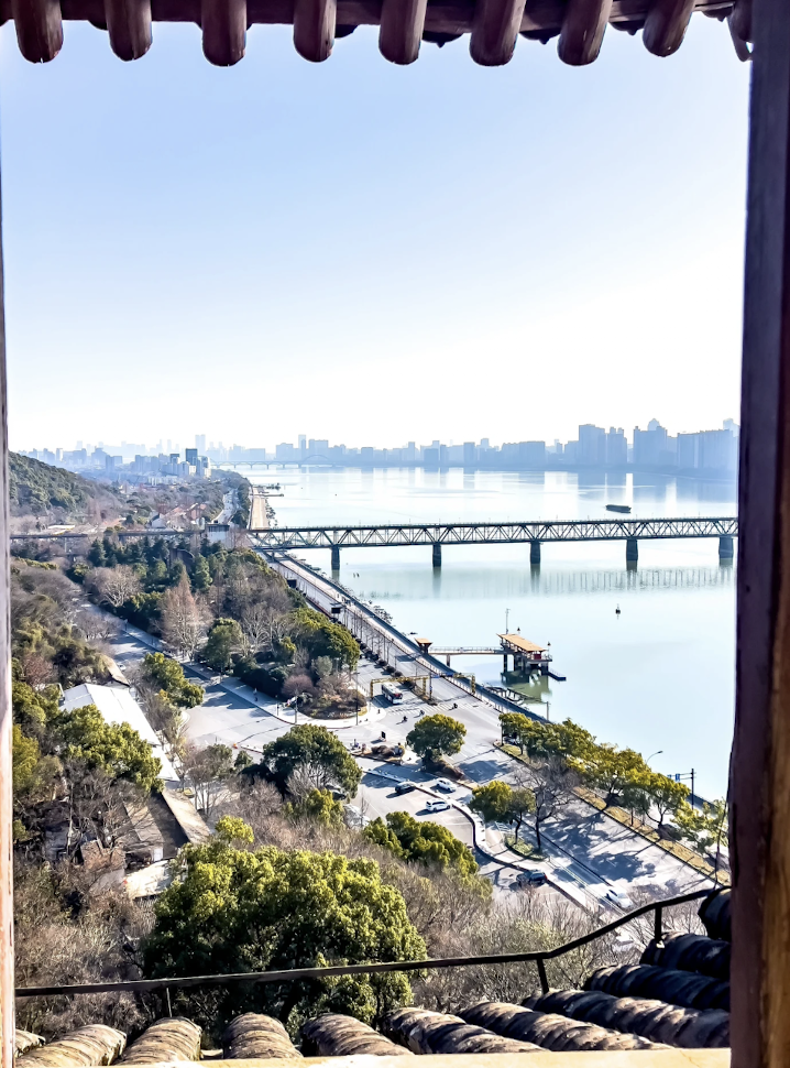 Qiantang River Viewing Platform (Qiantang Jiang Guanjing Pingtai)