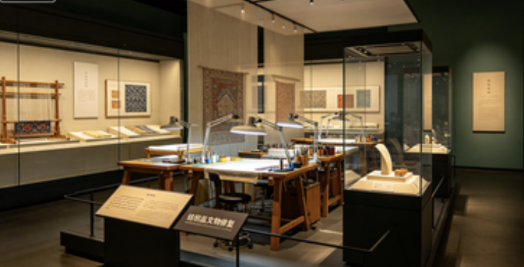 Conservation Gallery: Textile Cultural Relic Restoration (Xiufu Guan: Fangzhipin Wenwu Xiufu)