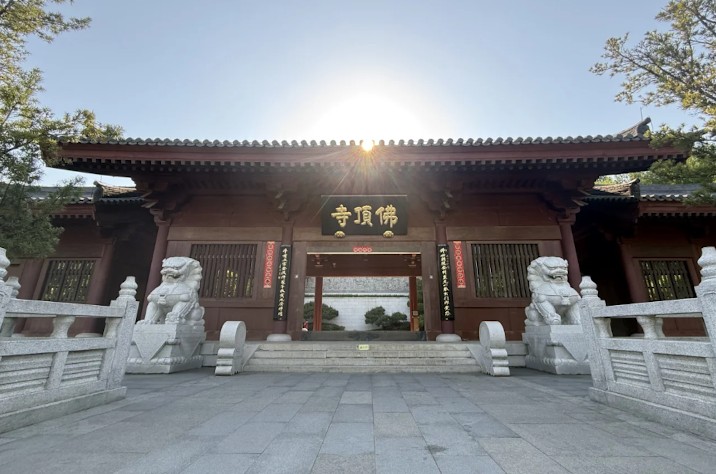 Usnisa Temple