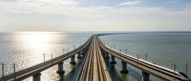 Shijiu Lake Grand Bridge · Water Train