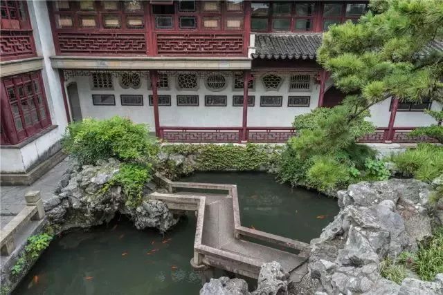 Side Building and Corridor
