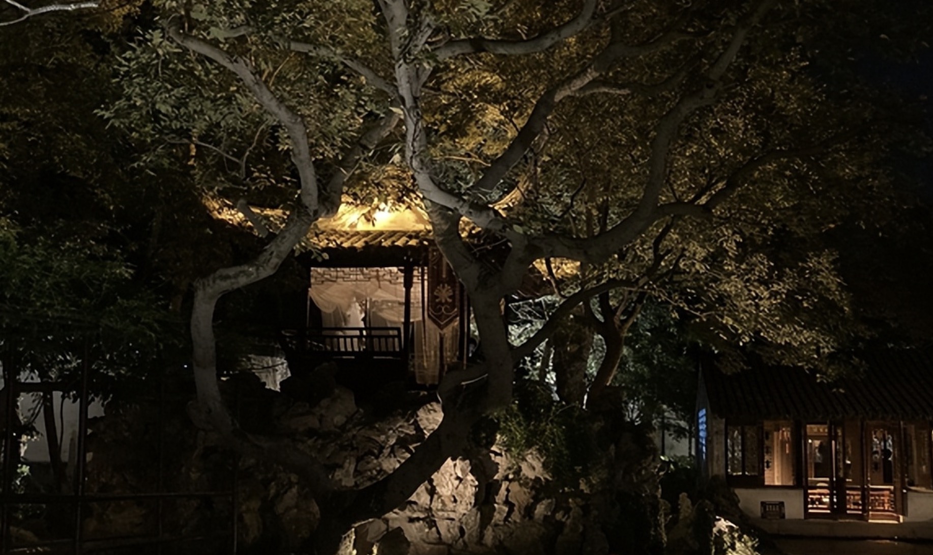 Qin Room (Zither Room) and Mianyun Pavilion (Cloud-Resting Pavilion)