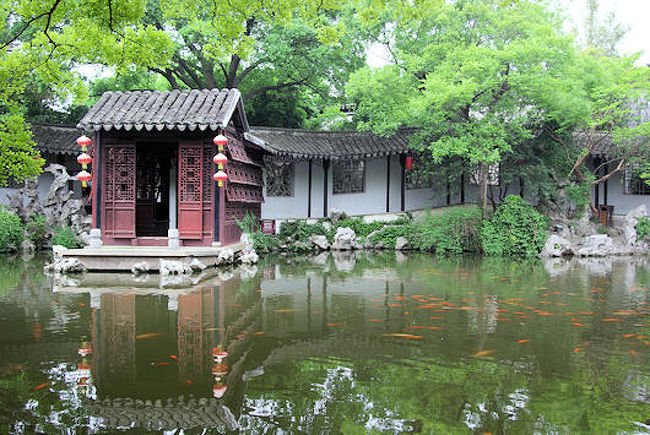 Naohong Yige (Red Boat) and Nine-Turn Winding Corridor